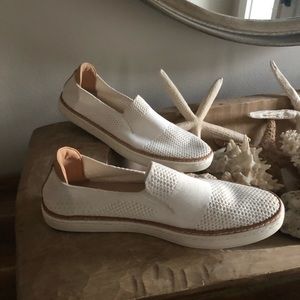 UGG white tennis shoes one inch platform Size 8.